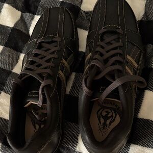 Skechers Men's Black and Gold Sneakers